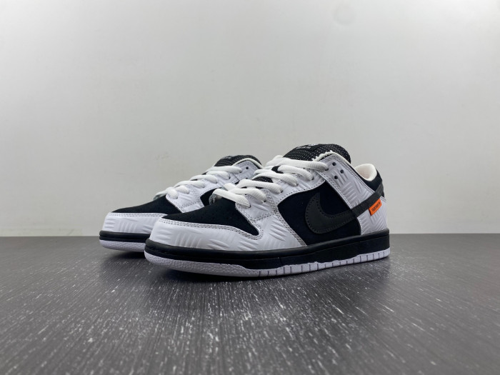 Nike SB Dunk Low TIGHTBOOTH FD2629-100