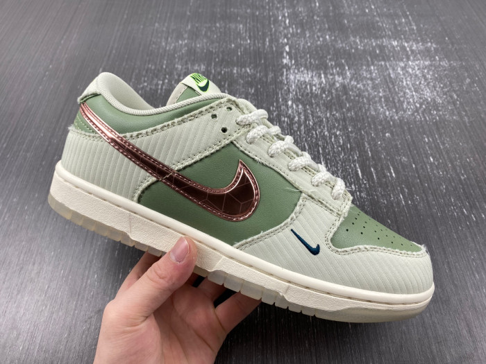 Nike Dunk Low Retro PRM Kyler Murray Be 1 of One FQ0269-001
