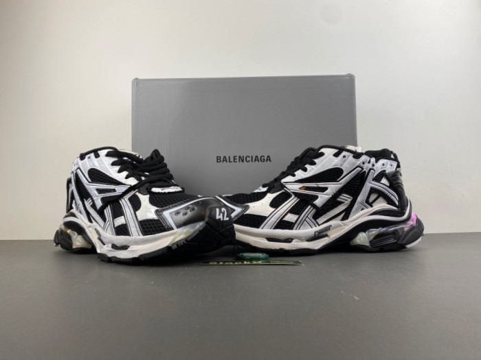 BLCG Runner Lighted Sneaker 677403-W3RB2 9010