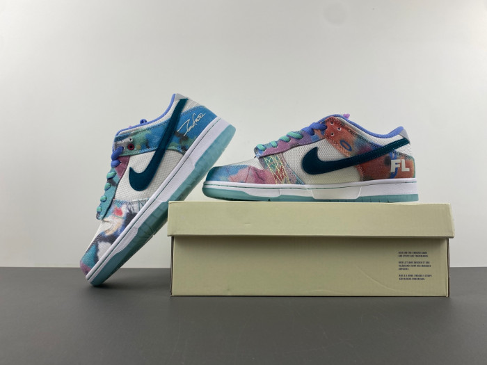 Nike SB Dunk Low Futura Laboratories Bleached Aqua HF6061-400
