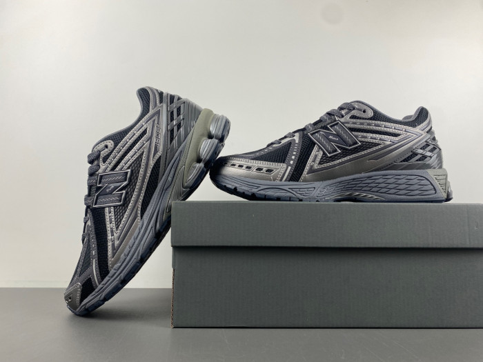 N3W BLANCE 1906R Phantom Dark Grey Metallic Silver M1906RES