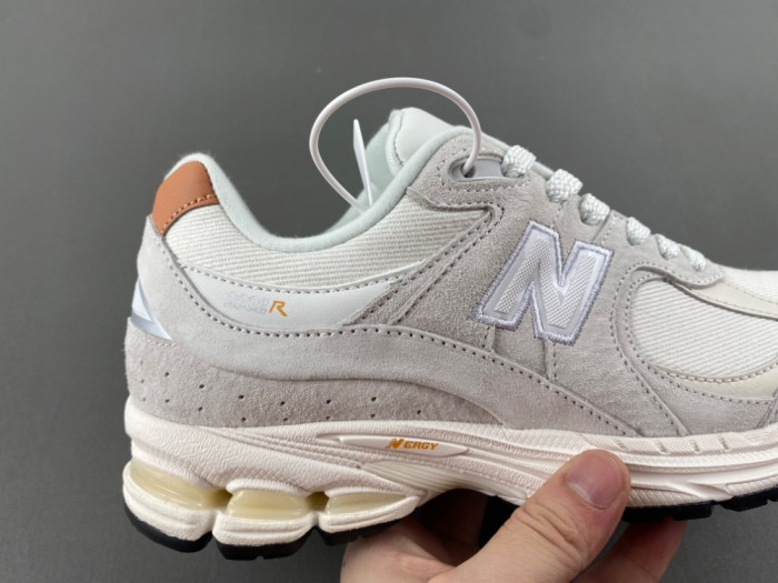 N3w Balance 2002R Reflection Sepia M2002REC