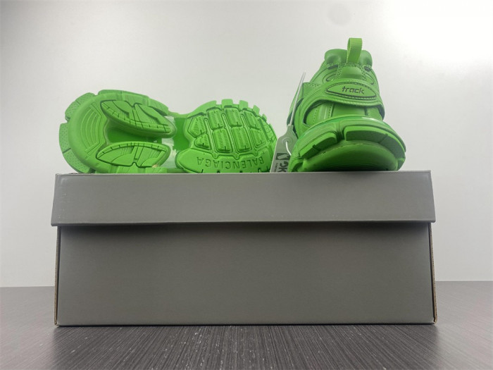 BLCG Track Trainer green 542023 W2LB1 3051