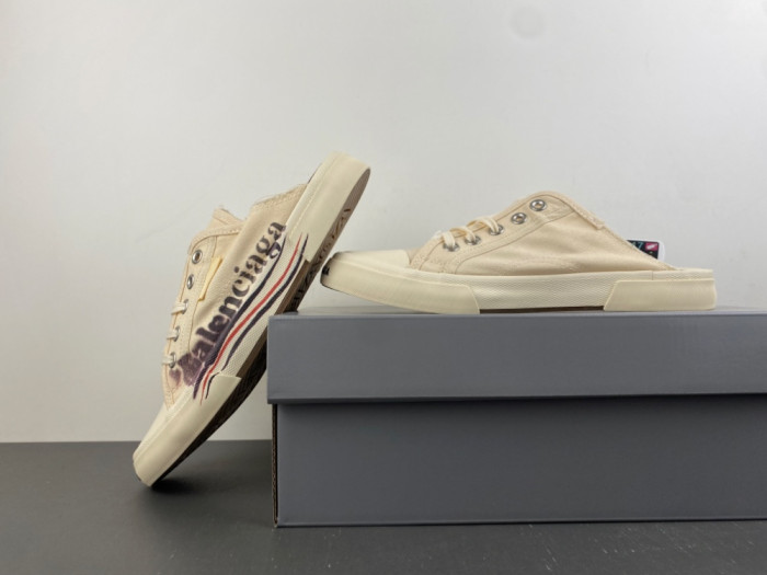 blcg wmns Gr*ffiti paris mule 