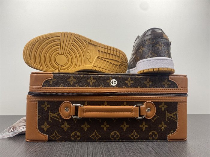 AIR JORDAN 1 OFW Low Top (WITH CASE)