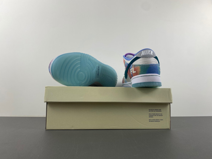Nike SB Dunk Low Futura Laboratories Bleached Aqua HF6061-400