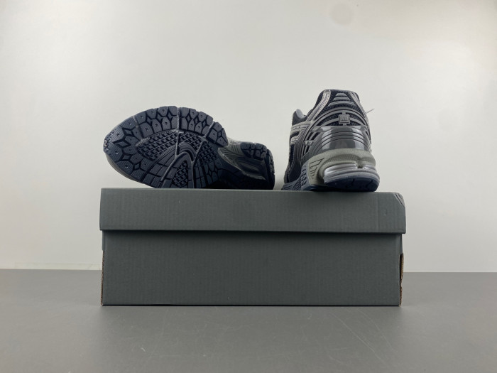 N3W BLANCE 1906R Phantom Dark Grey Metallic Silver M1906RES