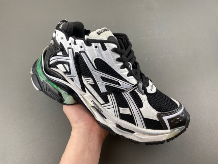 BLCG Runner Lighted Sneaker 677403-W3RB2 9010