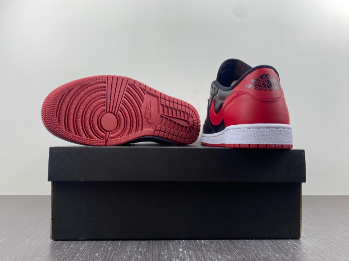 Air Jordan 1 Retro Low Bred (2015) 705329-001