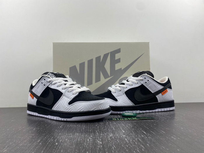 Nike SB Dunk Low TIGHTBOOTH FD2629-100