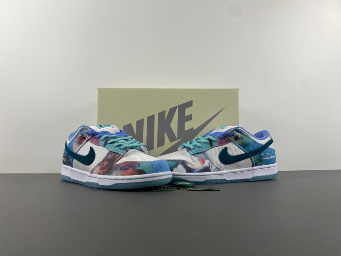 Nike SB Dunk Low Futura Laboratories Bleached Aqua HF6061-400
