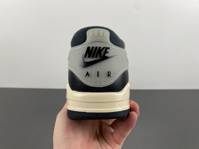 Air Jordan 4 RM