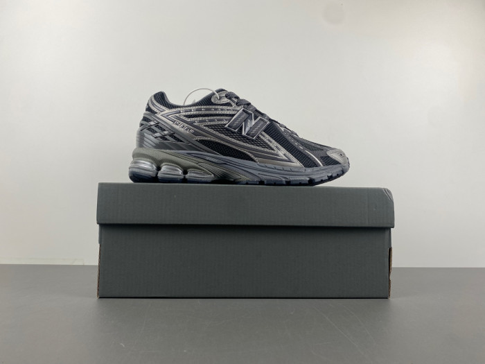 N3W BLANCE 1906R Phantom Dark Grey Metallic Silver M1906RES