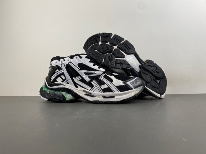 BLCG Runner Lighted Sneaker 677403-W3RB2 9010