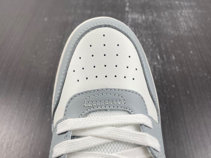 OFW SNEAKER