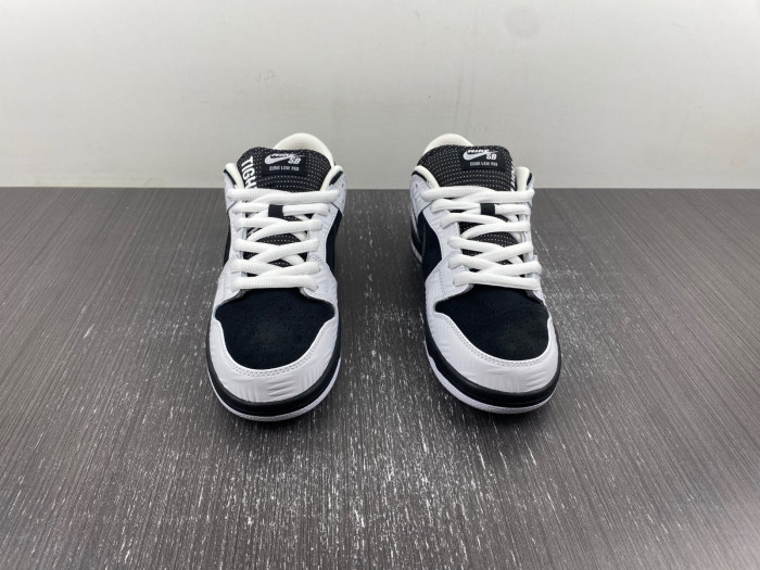 Nike SB Dunk Low TIGHTBOOTH FD2629-100