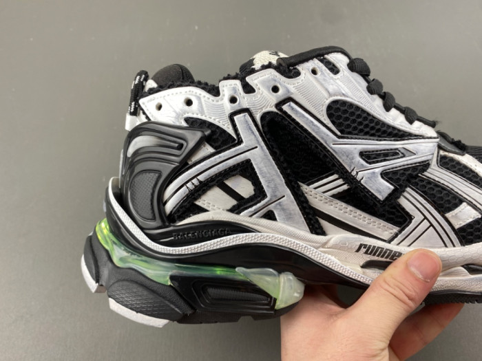 BLCG Runner Lighted Sneaker 677403-W3RB2 9010