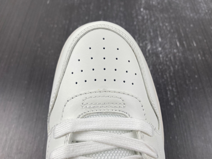 OFW SNEAKER
