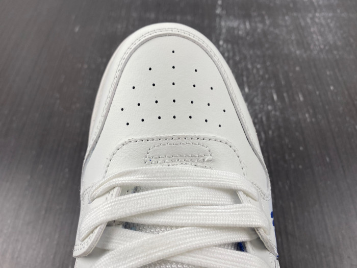 OFW SNEAKER