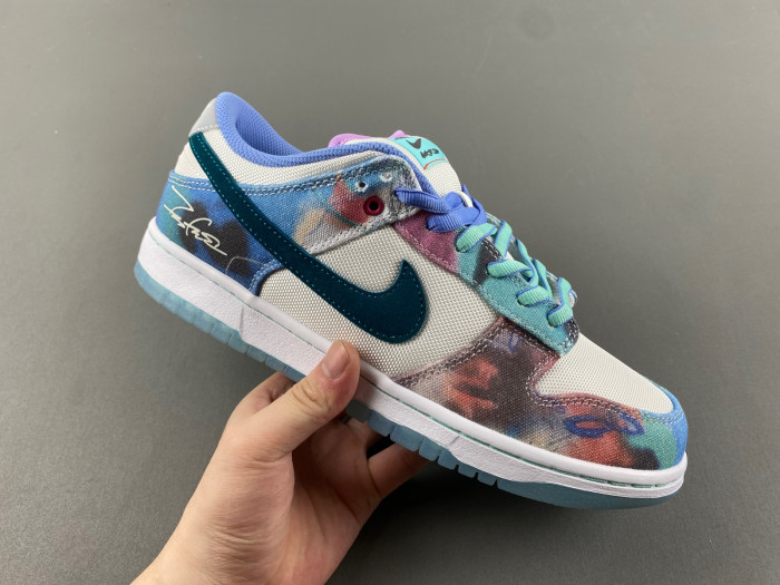 Nike SB Dunk Low Futura Laboratories Bleached Aqua HF6061-400