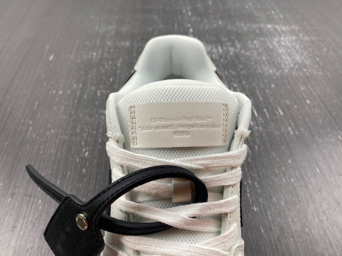 OFW SNEAKER