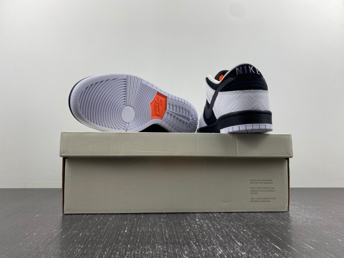 Nike SB Dunk Low TIGHTBOOTH FD2629-100