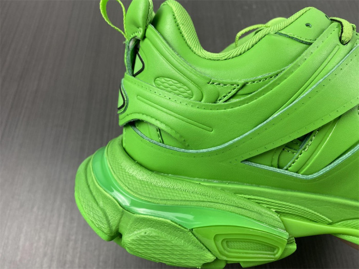 BLCG Track Trainer green 542023 W2LB1 3051