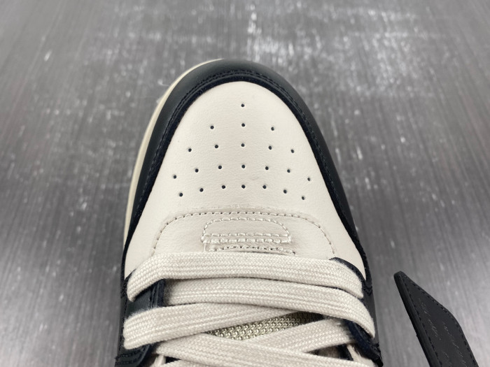 OFW SNEAKER