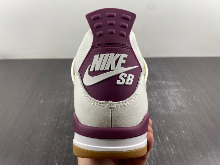 Nike SB x Air Jordan 4 DR5415-102