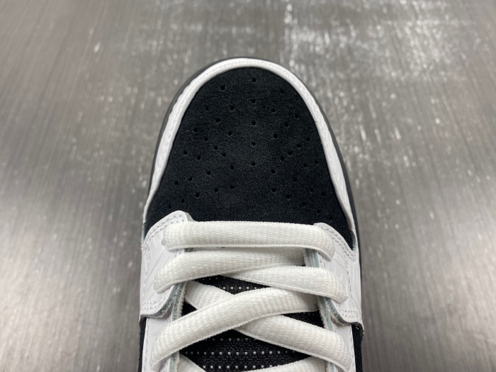 Nike SB Dunk Low TIGHTBOOTH FD2629-100