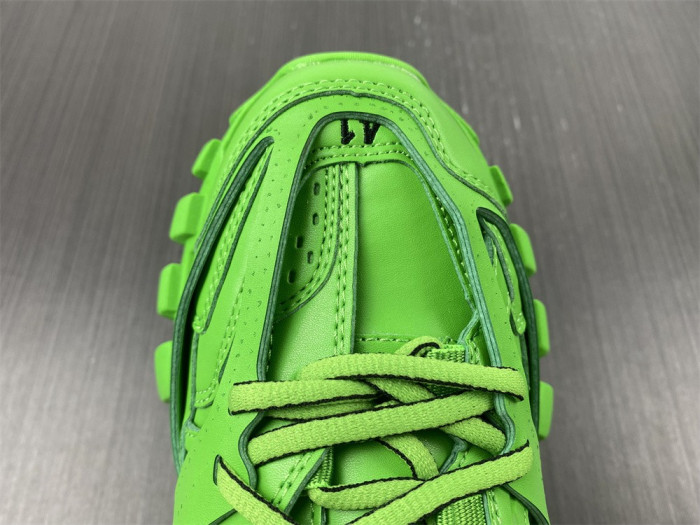 BLCG Track Trainer green 542023 W2LB1 3051