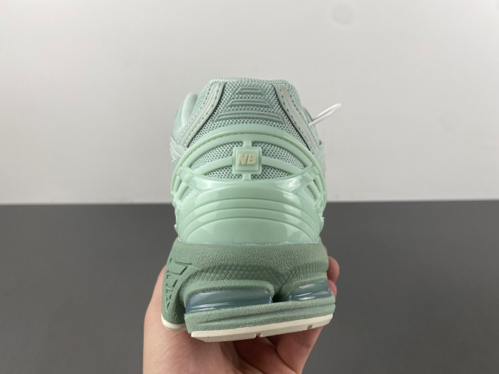 N3W BLANCE 1906R Jade Green M1906RZC