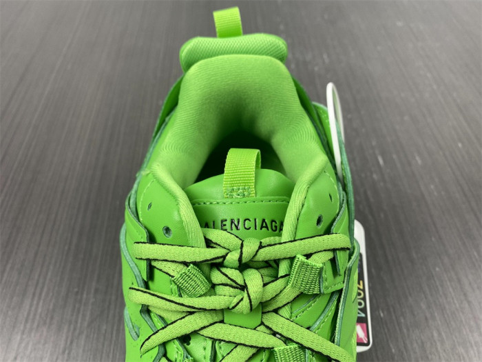 BLCG Track Trainer green 542023 W2LB1 3051