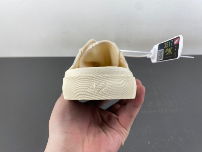 blcg wmns Gr*ffiti paris mule 