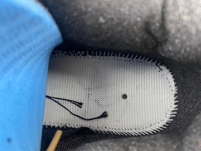 Air Jordan 4 Retro Levi