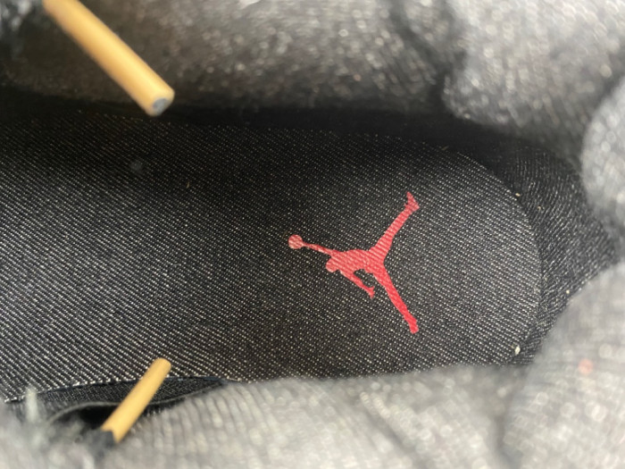 Air Jordan 4 Retro Levi