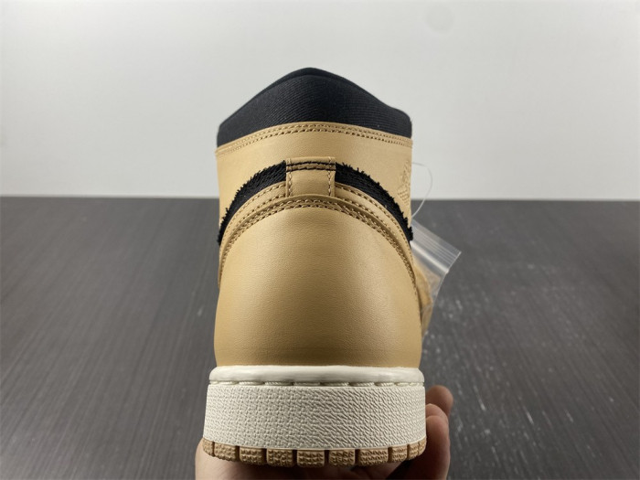 Air Jordan 1 Retro High OG Heirloom 555088-202