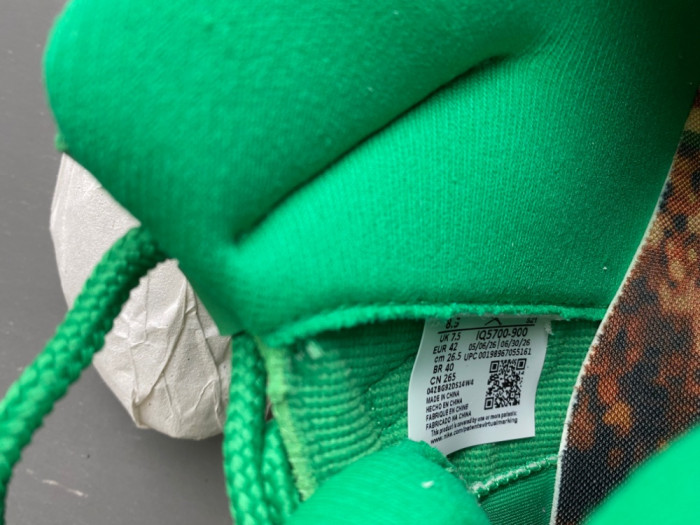 Air Jordan 11 Retro Green Screen Monstars lQ5700-900