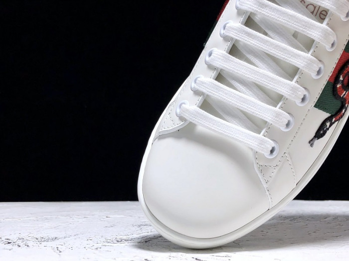 Gu66 Ace Embroidered Low-Top Sneaker white with snake