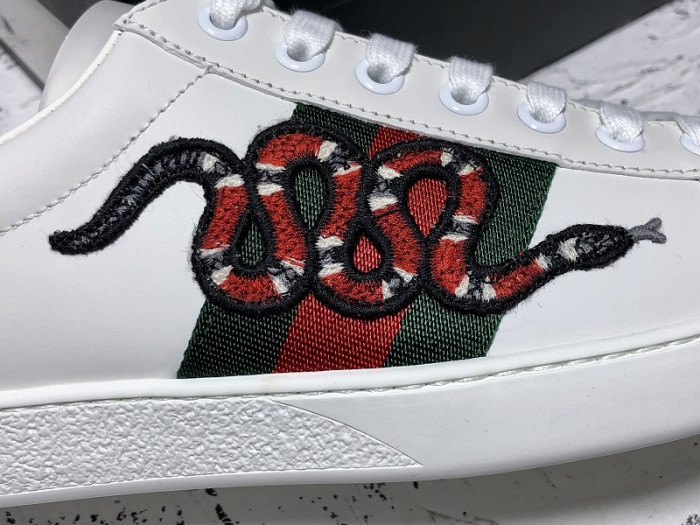 Gu66 Ace Embroidered Low-Top Sneaker white with snake