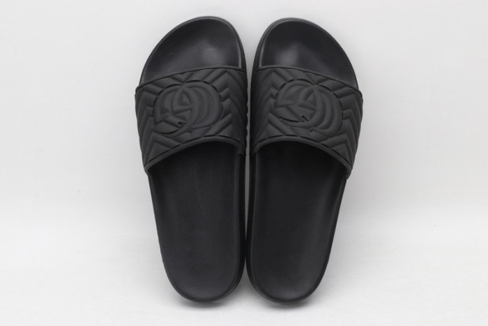 Gu66 SLIPPERS ALL BLACK