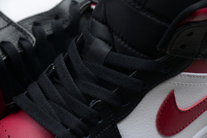 Air Jordan 1 Mid Bred Toe 554724-066