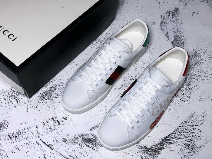 Gu66 Ace Embroidered Low-Top Sneaker white with logo