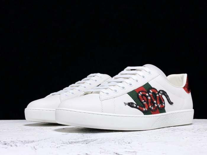 Gu66 Ace Embroidered Low-Top Sneaker white with snake