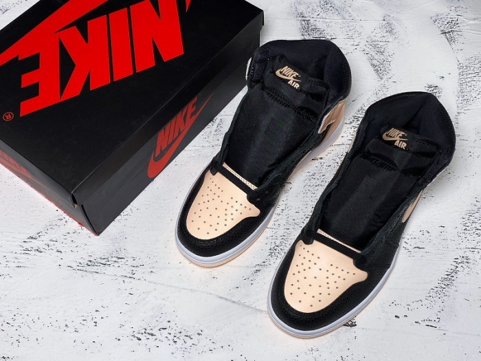 AIR JORDAN 1 RETRO HIGH BLACK CRIMSON TINT 555088-081