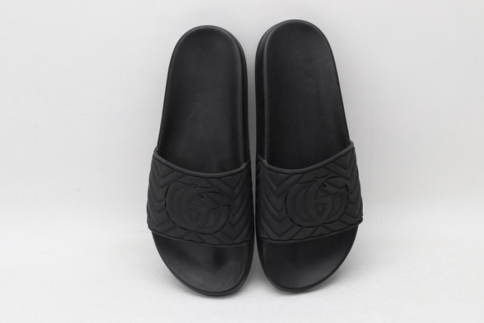 Gu66 SLIPPERS ALL BLACK