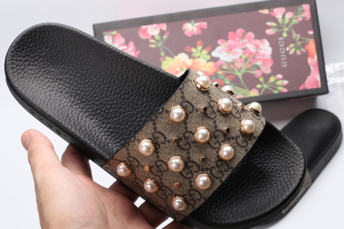 Gu66 SLIPPERS