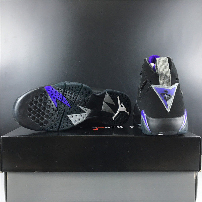 AIR JORDAN 7 RETRO RAY ALLEN BUCKS 304775-053