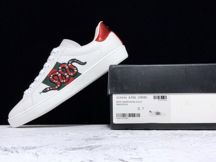 Gu66 Ace Embroidered Low-Top Sneaker white with snake