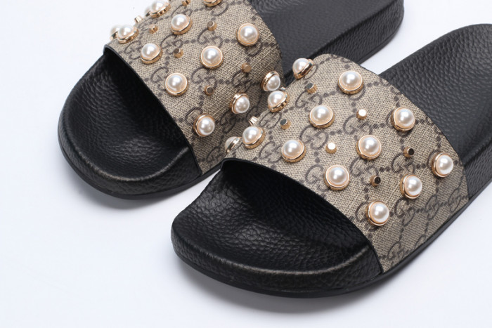 Gu66 SLIPPERS